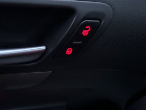 Used 2009 Volkswagen Rabbit S image 37