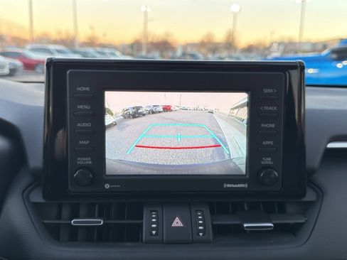 Used 2021 Toyota RAV4 XLE Premium image 14