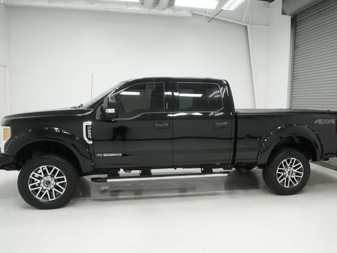 Used 2017 Ford F250 XLT w/ XLT Value Package AWD/4WD image 5
