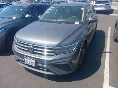 Used 2023 Volkswagen Tiguan SE w/ Panoramic Sunroof Package
