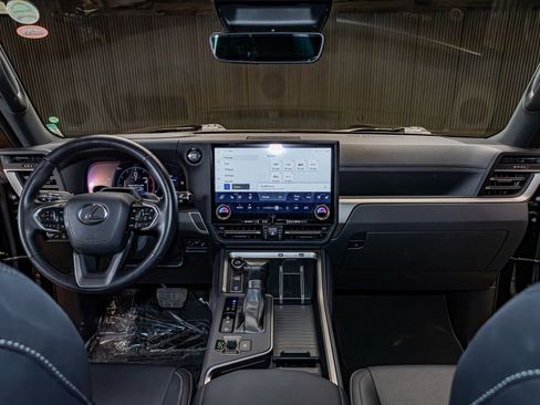 Used 2024 Lexus GX 550 w/ Cold Area Package image 15