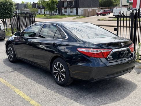 Used 2015 Toyota Camry LE image 6