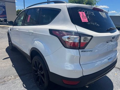 Used 2018 Ford Escape SE w/ SE Sport Appearance Package AWD/4WD image 3