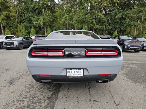 Used 2021 Dodge Challenger SXT image 6