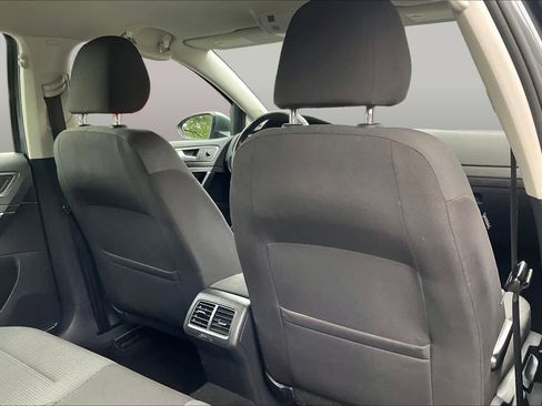 Used 2019 Volkswagen Golf S FWD image 18
