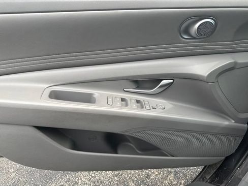 Used 2022 Hyundai Elantra SEL w/ Convenience Package FWD image 15