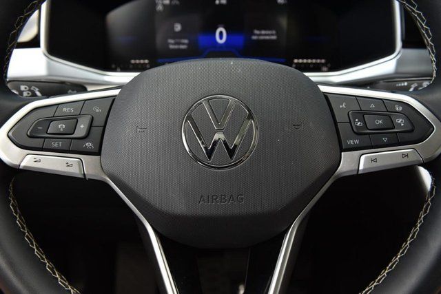 Used 2025 Volkswagen Taos SE AWD/4WD image 18