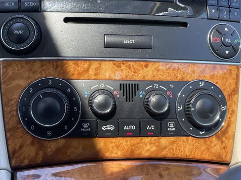 Used 2005 Mercedes-Benz CLK 320 Coupe image 24