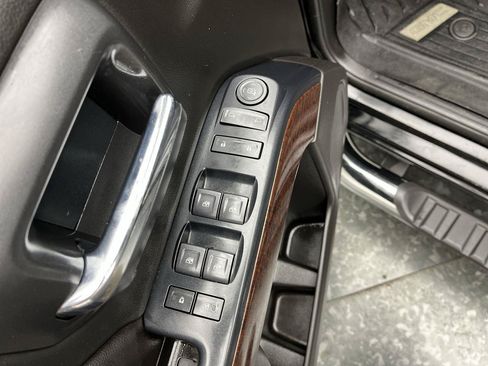 Used 2019 GMC Sierra 1500 SLE w/ SLE Value Package AWD/4WD image 7