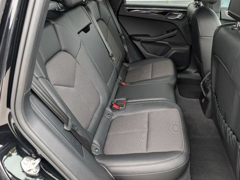 Certified 2025 Porsche Macan AWD/4WD image 7