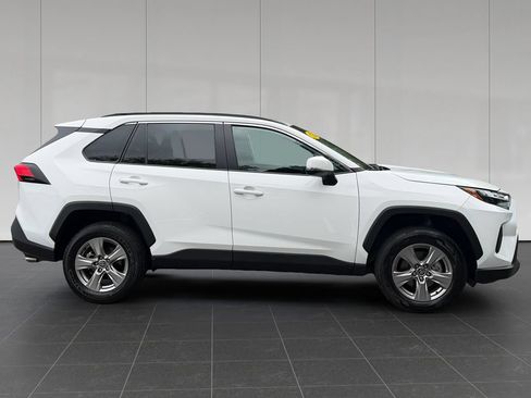 Used 2025 Toyota RAV4 XLE AWD/4WD image 6