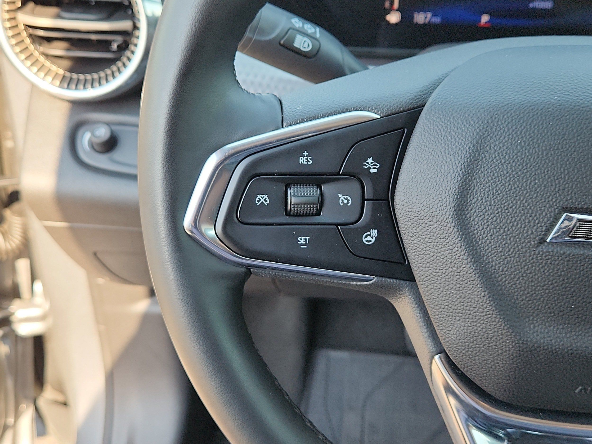 Used 2025 Chevrolet Trax ACTIV w/ Driver Confidence Package FWD image 16