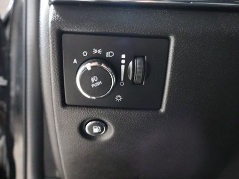 Used 2018 Jeep Grand Cherokee Limited AWD/4WD image 13
