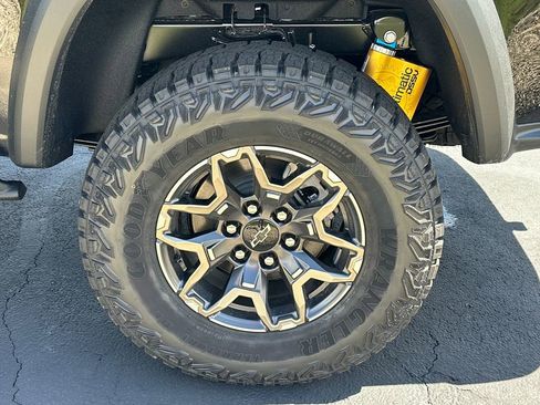 New 2026 Chevrolet Colorado ZR2 w/ Technology Package AWD/4WD image 25