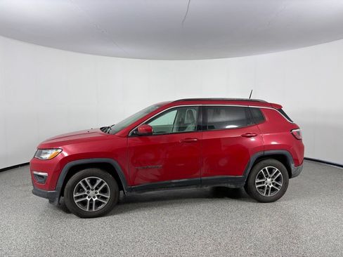 Used 2018 Jeep Compass Latitude FWD image 3