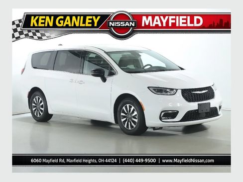 Used 2024 Chrysler Pacifica Limited FWD image 1