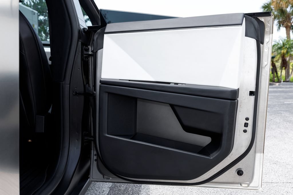 Used 2024 Tesla Cybertruck AWD Crew Cab image 16