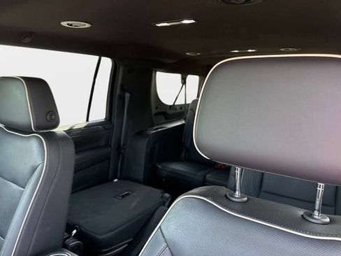 Used 2023 GMC Yukon XL SLT RWD image 17