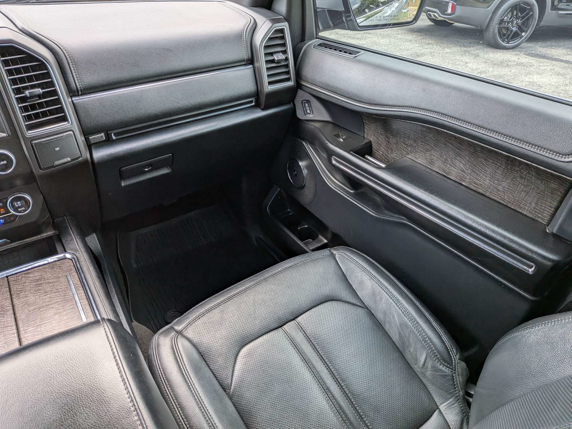 Used 2020 Ford Expedition Limited RWD image 19