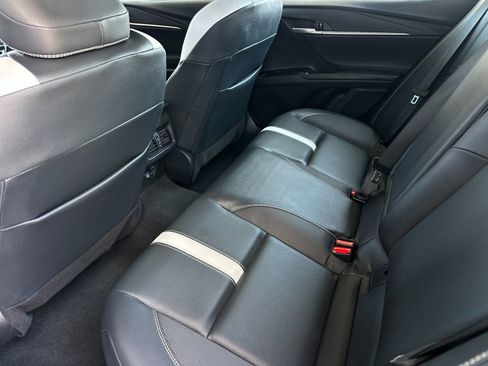 Used 2025 Toyota Camry SE FWD image 11