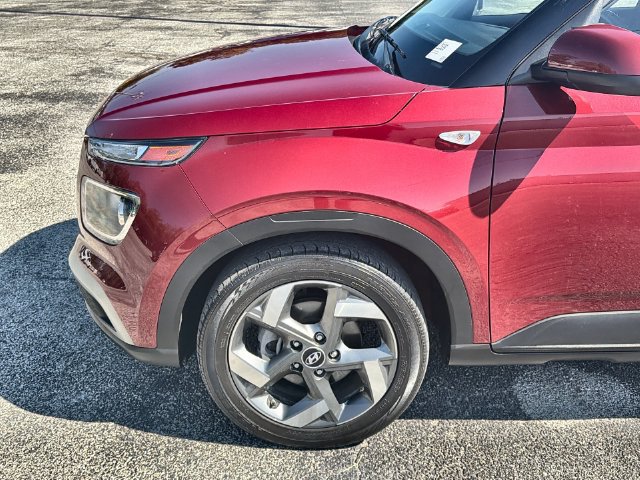 Used 2025 Hyundai Venue SEL FWD image 31