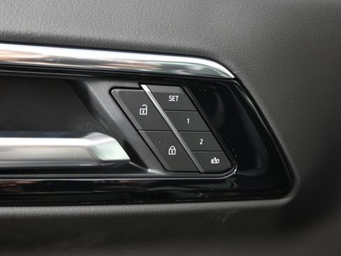 New 2026 Chevrolet Suburban Premier image 23