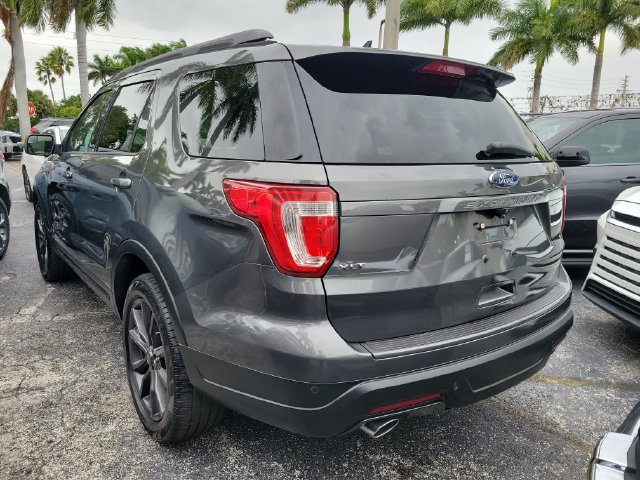 Used 2018 Ford Explorer XLT w/ Equipment Group 202A FWD image 4