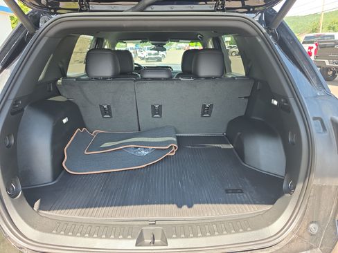 Used 2026 GMC Terrain AT4 w/ LPO, Floor Liner Package AWD/4WD image 5