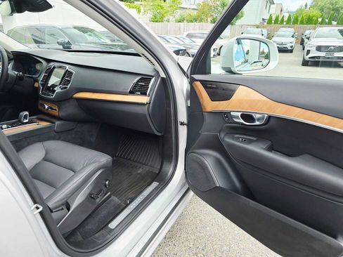 Certified 2025 Volvo XC90 T8 Plus w/ Protection Package Premier AWD/4WD image 10