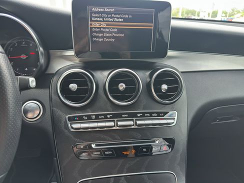 Used 2019 Mercedes-Benz GLC 300 4MATIC image 19
