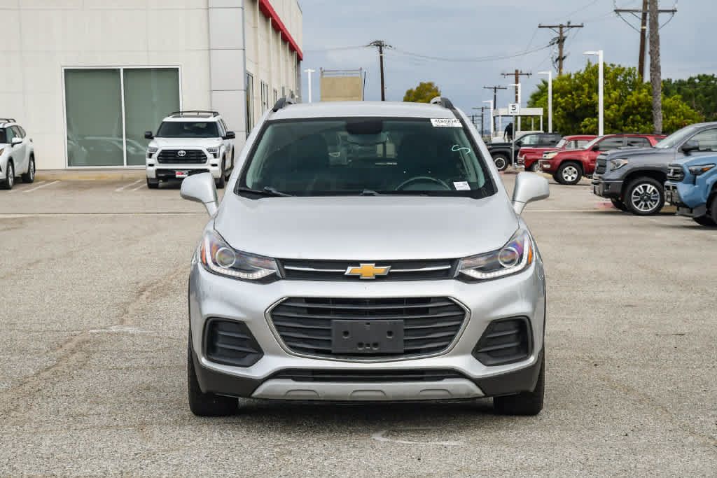 Used 2019 Chevrolet Trax LT w/ LT Convenience Package FWD image 2