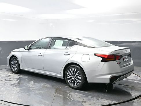 Used 2024 Nissan Altima 2.5 SV image 10