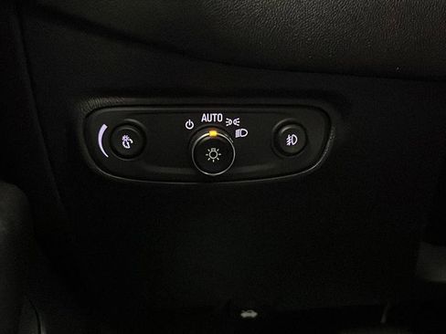 Used 2022 Chevrolet Equinox Premier AWD/4WD image 32