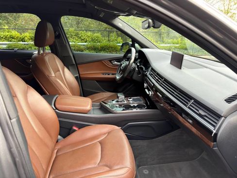 Used 2017 Audi Q7 3.0T Prestige w/ Prestige Package image 17