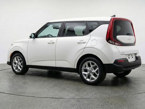 Used 2025 Kia Soul LX w/ LX Technology Package image 6