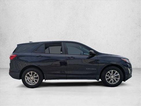 Used 2020 Chevrolet Equinox LS w/ LS Convenience Package FWD image 4