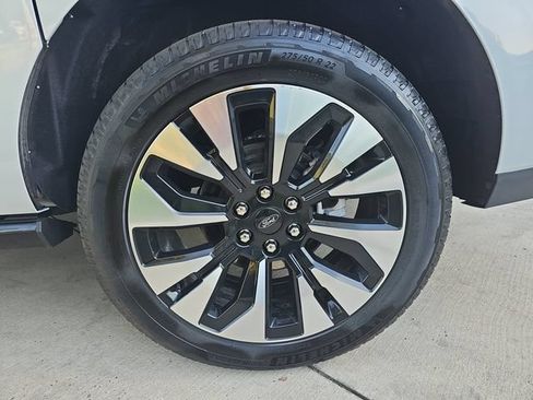 Used 2025 Ford Expedition Max Platinum w/ Driver's Package AWD/4WD image 32