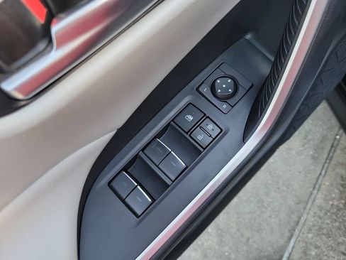 Used 2024 Toyota RAV4 XLE FWD image 13