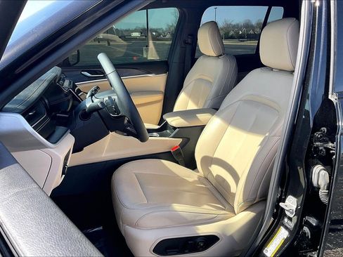 Used 2024 Jeep Grand Cherokee Limited image 7