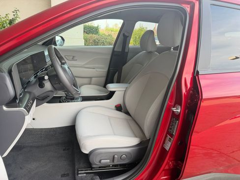 Used 2025 Hyundai Kona SEL image 38