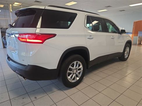 Used 2021 Chevrolet Traverse LT image 8