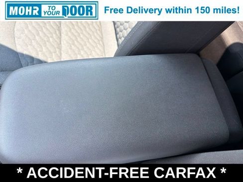 Used 2018 Chevrolet Equinox LT FWD image 26