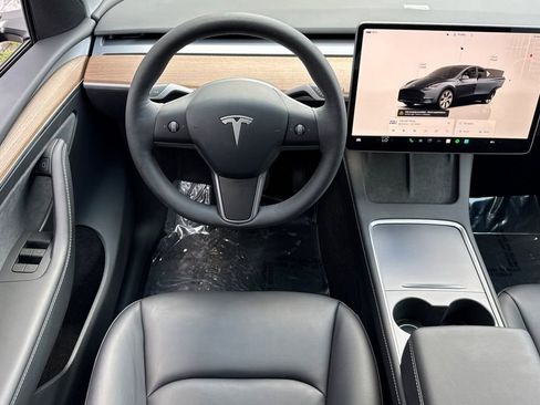 Used 2024 Tesla Model Y Long Range AWD/4WD image 13
