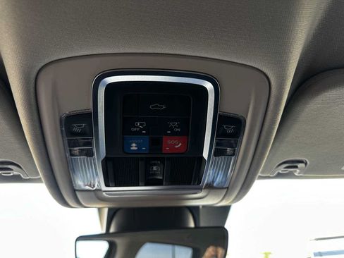 Used 2022 RAM 1500 Laramie AWD/4WD image 18