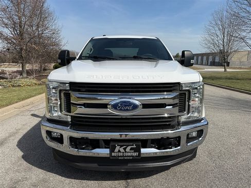Used 2018 Ford F250 XLT w/ XLT Value Package AWD/4WD image 3