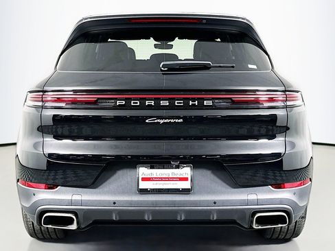 Used 2024 Porsche Cayenne image 3