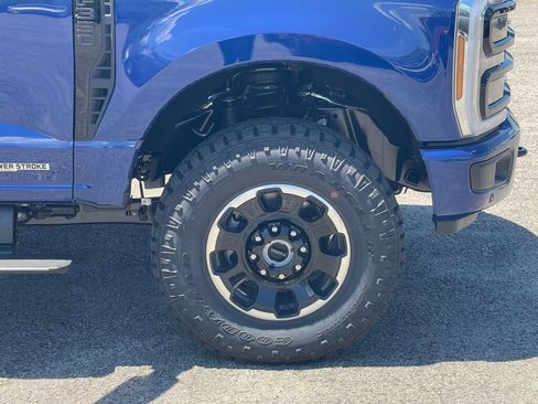 New 2026 Ford F350 Platinum w/ Tremor Off-Road Package AWD/4WD image 24