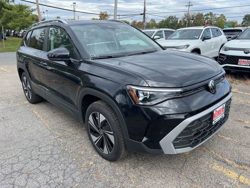 New 2025 Volkswagen Taos SE image 3