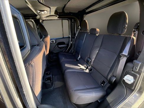 Certified 2023 Jeep Gladiator Willys image 21