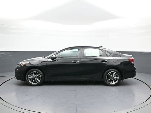 Certified 2023 Kia Forte LXS w/ LXS Technology Package FWD image 9
